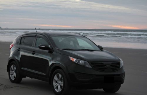 2012 kia sportage lx awd 4x4 blacked out, low miles, great condition , extras