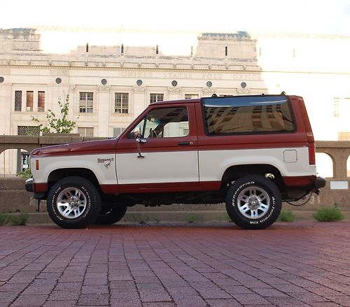1987 ford bronco ii xlt sport utility 2-door maroon &amp; cream v6 automatic