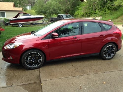 2014 ford focus se with heated leather seats, 17&#039; sport rims, sirius radio, ect.