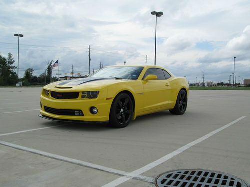 2010 camaro 2 ss,  auto, one of a kind, supercharged, mygig, hud more!