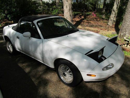 1 owner white convertible anniversary year top and body in good shape