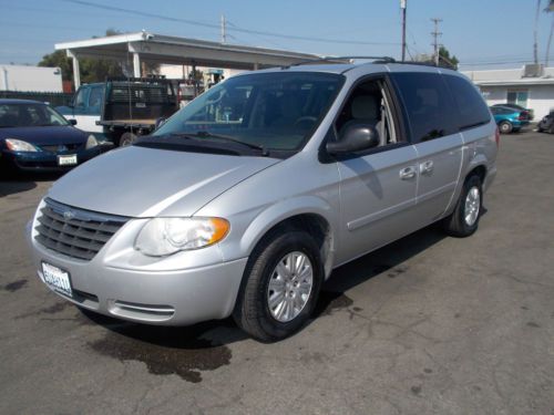 2006 chrysler town &amp; country, no reserve