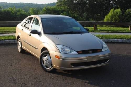 2001 ford focus very clean! just serviced! must see no reserve!