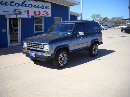 1988 ford bronco ll only 52,123 miles two tone blue very clean