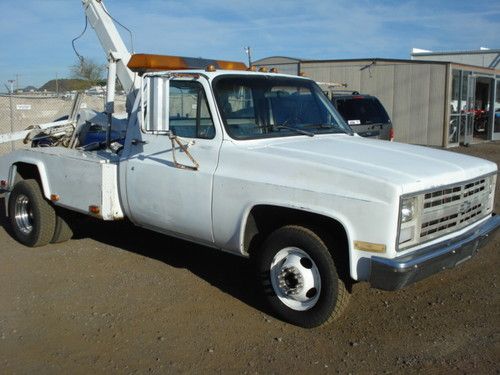Chevrolet dually repo truck, dynamic bed with boom, low reserve, ready to work