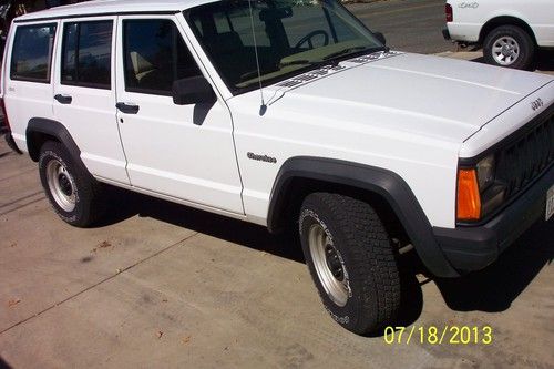 1994 jeep cherokee sport utility 4-door 4.0l 4x4 low miles city owned.no reserve