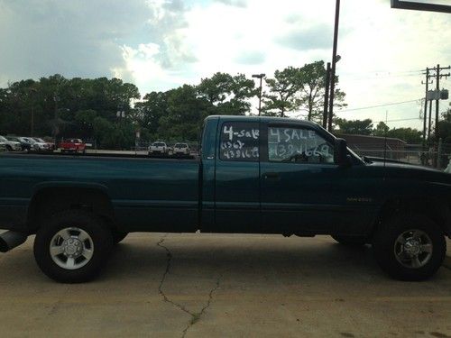Green exterior, lether interior, great condition, 4x4 laramie with small lift.