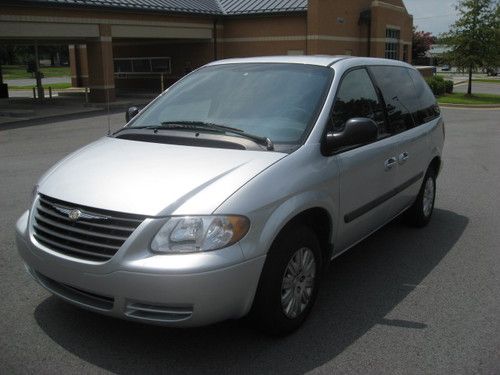 2006 chrysler town and country mini van......26,000 miles
