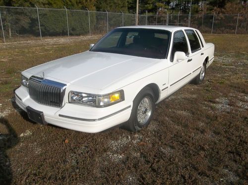 95 lincoln town car immaculate!!! no reserve!!!