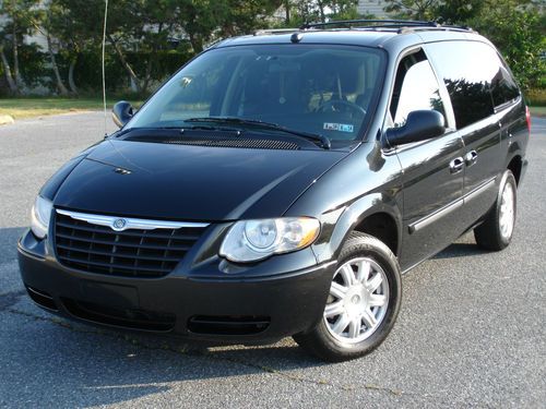 Chrysler town and country stow and go 2005 #3