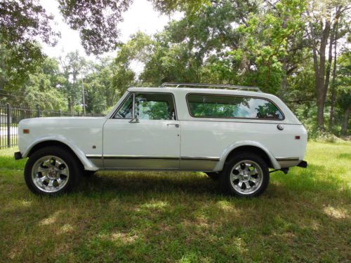 1979 scout traveler , white very good condition