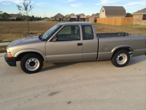 2003 chevy s 10 pick up truck