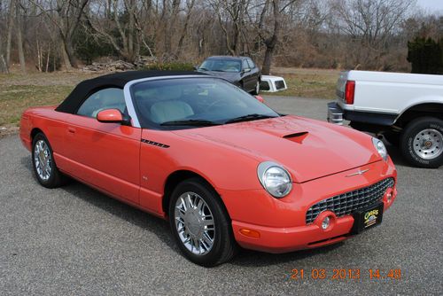 2003 ford thunderbird 007 edition #44 out of 700 made perfect condition