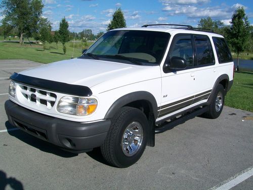 Low mileage, super clean explorer xls 4.0! garaged &amp;well maintained l@@k