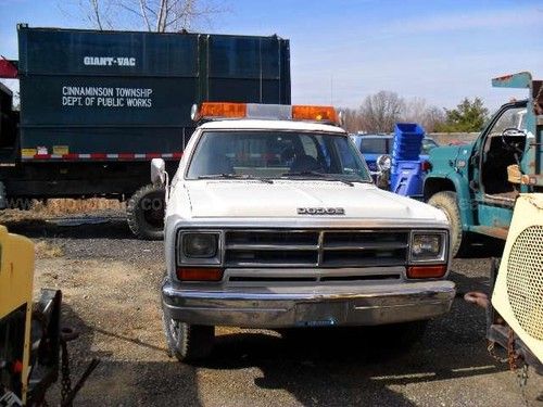 1986 dodge ramcharger only 33 k miles factory rollbar