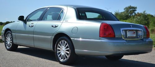 2003 lincoln town car "limited" signature-navigation